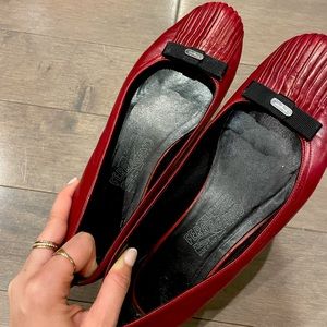 SALAVTORE FERRAGAMO Red Leather Flats with Black Bow